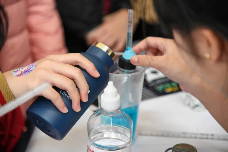Hội chợ Science Fair 2024: Lan toả đam mê khoa học - Ảnh 2. Hội chợ Science Fair 2024: Lan toả đam mê khoa học - Ảnh 2.