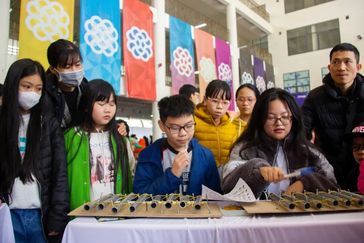 Hội chợ Science Fair 2024: Lan toả đam mê khoa học - Ảnh 7. Hội chợ Science Fair 2024: Lan toả đam mê khoa học - Ảnh 7.