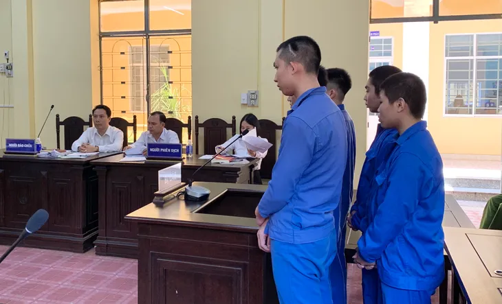 Rủ nhau đi cướp giật, nhóm thanh niên chia nhau gần 20 năm tù - Ảnh 1. Rủ nhau đi cướp giật, nhóm thanh niên chia nhau gần 20 năm tù - Ảnh 1.