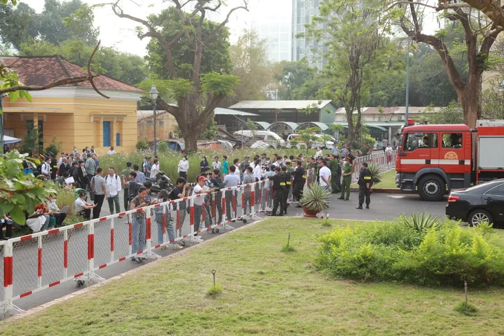 Hàng trăm cảnh sát bảo vệ phiên tòa xét xử Trương Mỹ Lan cùng các đồng phạm - Ảnh 6.