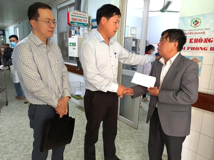 Tai nạn đặc biệt nghiêm trọng tại Tuyên Quang: Lãnh đạo tỉnh Hà Giang thăm hỏi, động viên các nạn nhân - Ảnh 2.