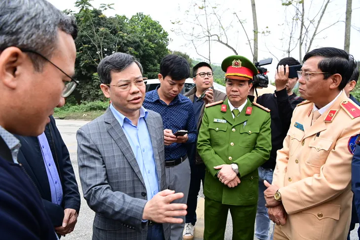 Chủ tịch UBND tỉnh Tuyên Quang chỉ đạo điều tra, xác minh làm rõ nguyên nhân vụ tai nạn giao thông nghiêm trọng - Ảnh 1. Chủ tịch UBND tỉnh Tuyên Quang chỉ đạo điều tra, xác minh làm rõ nguyên nhân vụ tai nạn giao thông nghiêm trọng - Ảnh 1.