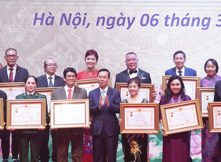 Nghệ sĩ nhân dân, Nghệ sĩ ưu tú là “vốn quý của đất nước” - Ảnh 2. Nghệ sĩ nhân dân, Nghệ sĩ ưu tú là “vốn quý của đất nước” - Ảnh 2.
