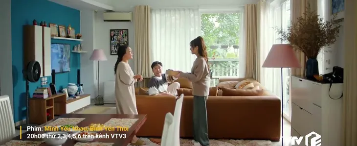 Mình yêu nhau, bình yên thôi - Tập 3: Hí hửng mua quà tặng mẹ chồng, Hân nhận kết đắng - Ảnh 1. Mình yêu nhau, bình yên thôi - Tập 3: Hí hửng mua quà tặng mẹ chồng, Hân nhận kết đắng - Ảnh 1.