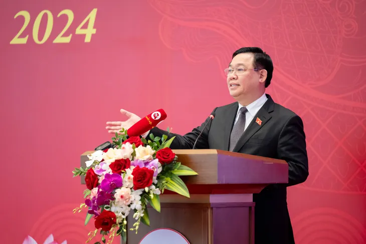 Chủ tịch Quốc hội: Có những TikToker phân tích Luật Đất đai thu hút hàng trăm nghìn lượt xem - Ảnh 2. Chủ tịch Quốc hội: Có những TikToker phân tích Luật Đất đai thu hút hàng trăm nghìn lượt xem - Ảnh 2.