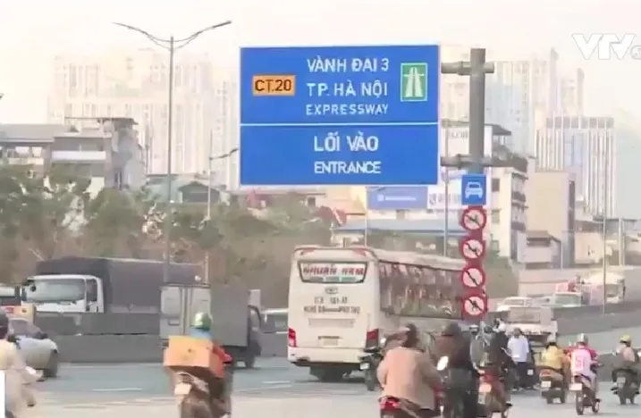 Hà Nội tăng cường xử lý xe khách dừng đỗ đón trả khách sai quy định - Ảnh 1. Hà Nội tăng cường xử lý xe khách dừng đỗ đón trả khách sai quy định - Ảnh 1.