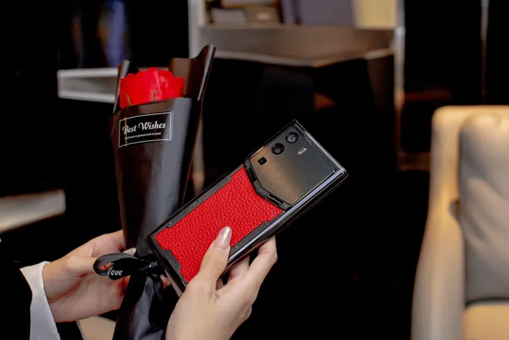 Xu hướng giới thượng lưu, doanh nhân Việt mua Vertu làm quà tặng dịp 8/3 - Ảnh 2. Xu hướng giới thượng lưu, doanh nhân Việt mua Vertu làm quà tặng dịp 8/3 - Ảnh 2.