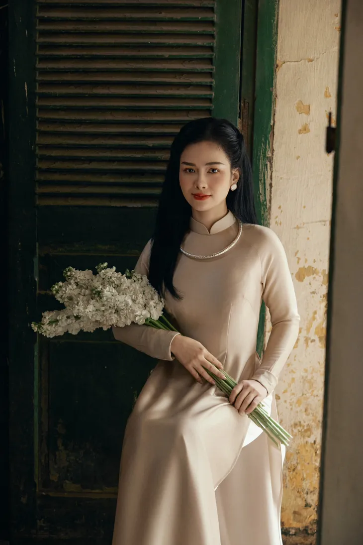 Dương Hoàng Yến rủ mẹ hóa phụ nữ Hà thành xưa trong bộ ảnh 8/3 - Ảnh 2. Dương Hoàng Yến rủ mẹ hóa phụ nữ Hà thành xưa trong bộ ảnh 8/3 - Ảnh 2.