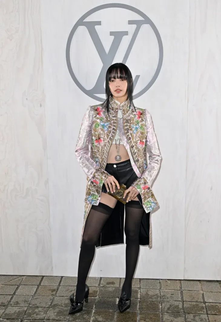 Loạt sao nữ K-Pop toả sáng tại Tuần lễ thời trang Paris 2024 - Ảnh 1. Loạt sao nữ K-Pop toả sáng tại Tuần lễ thời trang Paris 2024 - Ảnh 1.