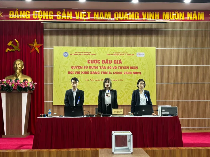 Đấu giá khối băng tần B1 mở ra kỷ nguyên mới cho thông tin di động và 5G tại Việt Nam - Ảnh 2. Đấu giá khối băng tần B1 mở ra kỷ nguyên mới cho thông tin di động và 5G tại Việt Nam - Ảnh 2.