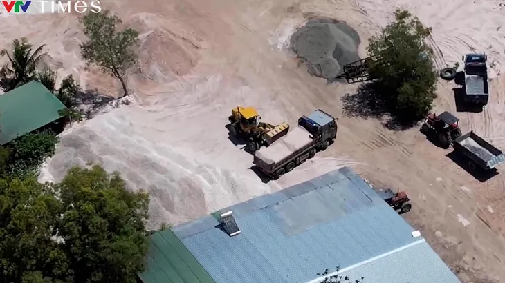 Bình Thuận: Triệt phá đường dây trộm cát chuyên nghiệp bằng xe máy cày - Ảnh 18. Bình Thuận: Triệt phá đường dây trộm cát chuyên nghiệp bằng xe máy cày - Ảnh 18.