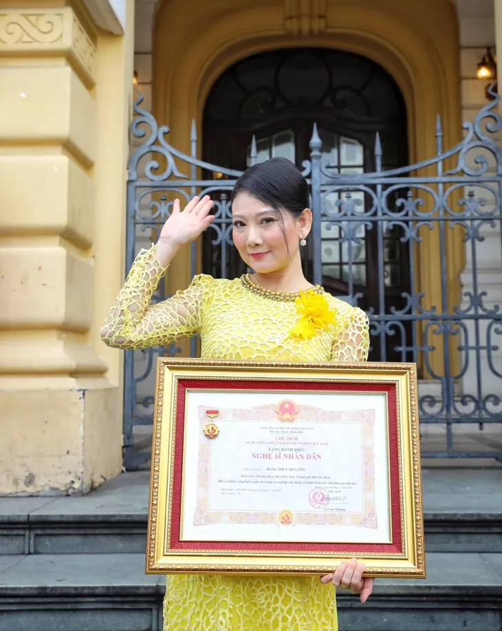 NSND Mỹ Uyên sẽ làm mẹ chồng ra sao trong phim “Trạm cứu hộ trái tim”? - Ảnh 2. NSND Mỹ Uyên sẽ làm mẹ chồng ra sao trong phim “Trạm cứu hộ trái tim”? - Ảnh 2.