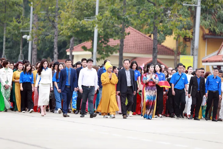 Tuổi trẻ VTV tham gia trồng cây tại Vườn cây ơn Bác - Ảnh 1. Tuổi trẻ VTV tham gia trồng cây tại Vườn cây ơn Bác - Ảnh 1.