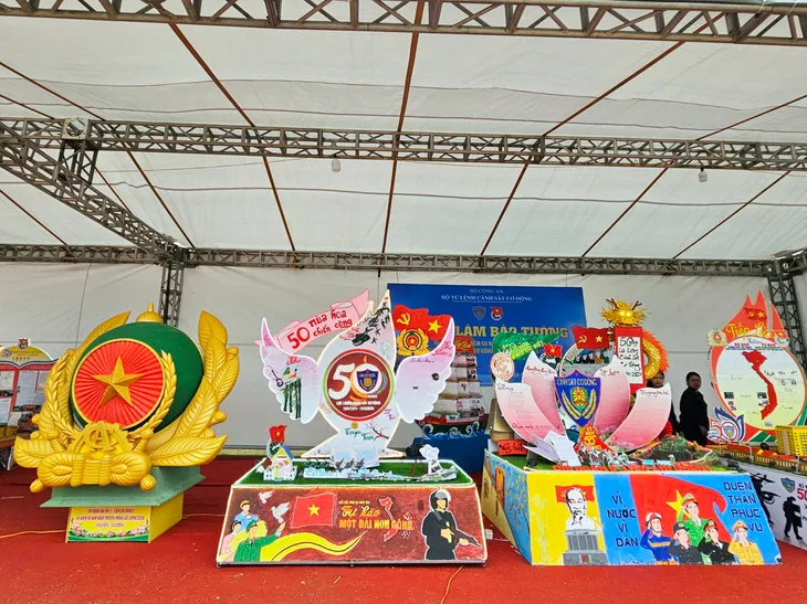 Sôi nổi hoạt động chào mừng kỷ niệm 50 năm Ngày truyền thống lực lượng CSCĐ - Ảnh 14. Sôi nổi hoạt động chào mừng kỷ niệm 50 năm Ngày truyền thống lực lượng CSCĐ - Ảnh 14.