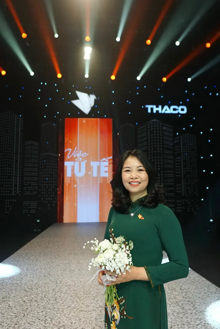 Chuyến xe tử tế mang yêu thương sưởi ấm những “trái tim hồng” - Ảnh 1. Chuyến xe tử tế mang yêu thương sưởi ấm những “trái tim hồng” - Ảnh 1.
