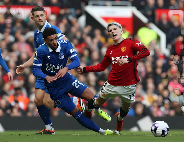 Man Utd đánh bại Everton bằng 2 quả phạt đền - Ảnh 1. Man Utd đánh bại Everton bằng 2 quả phạt đền - Ảnh 1.