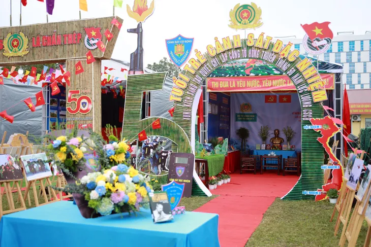 Sôi nổi hoạt động chào mừng kỷ niệm 50 năm Ngày truyền thống lực lượng CSCĐ - Ảnh 17. Sôi nổi hoạt động chào mừng kỷ niệm 50 năm Ngày truyền thống lực lượng CSCĐ - Ảnh 17.