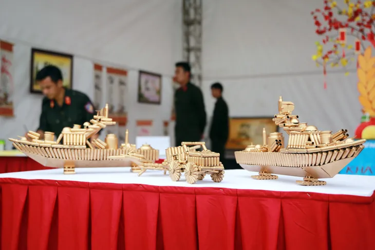 Sôi nổi hoạt động chào mừng kỷ niệm 50 năm Ngày truyền thống lực lượng CSCĐ - Ảnh 8. Sôi nổi hoạt động chào mừng kỷ niệm 50 năm Ngày truyền thống lực lượng CSCĐ - Ảnh 8.