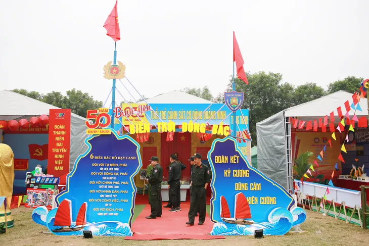 Sôi nổi hoạt động chào mừng kỷ niệm 50 năm Ngày truyền thống lực lượng CSCĐ - Ảnh 9. Sôi nổi hoạt động chào mừng kỷ niệm 50 năm Ngày truyền thống lực lượng CSCĐ - Ảnh 9.