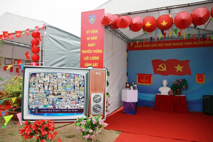 Sôi nổi hoạt động chào mừng kỷ niệm 50 năm Ngày truyền thống lực lượng CSCĐ - Ảnh 11. Sôi nổi hoạt động chào mừng kỷ niệm 50 năm Ngày truyền thống lực lượng CSCĐ - Ảnh 11.