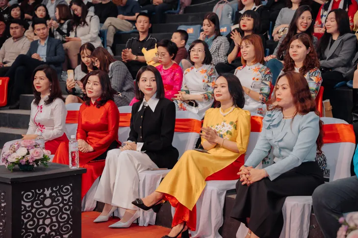 Tuổi trẻ VTV cùng nữ doanh nhân vượt sóng - Ảnh 10. Tuổi trẻ VTV cùng nữ doanh nhân vượt sóng - Ảnh 10.