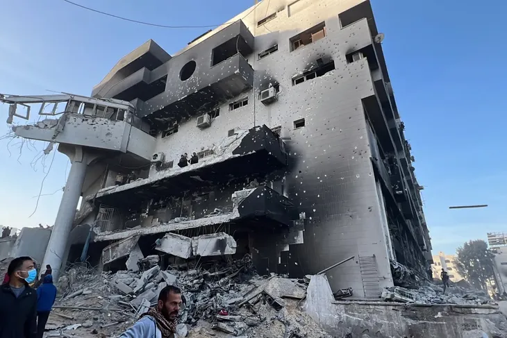 Bệnh viện lớn nhất Gaza hoang tàn sau khi quân đội Israel rút quân - Ảnh 1.
