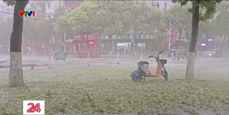 Nhiều khu vực tại Trung Quốc chịu mưa đá, giông bão - Ảnh 1. Nhiều khu vực tại Trung Quốc chịu mưa đá, giông bão - Ảnh 1.