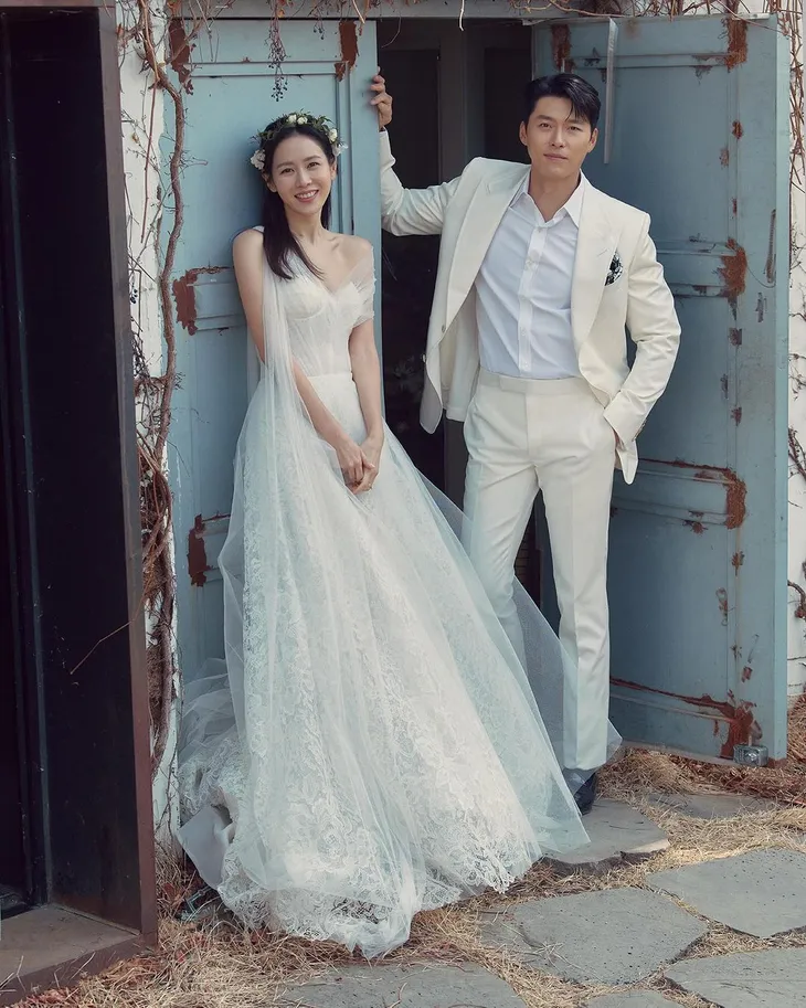 V (BTS) vẫn đẹp trai hậu nhập ngũ, Song Joong Ki xuất hiện trong Queen of Tears - Ảnh 4. V (BTS) vẫn đẹp trai hậu nhập ngũ, Song Joong Ki xuất hiện trong Queen of Tears - Ảnh 4.