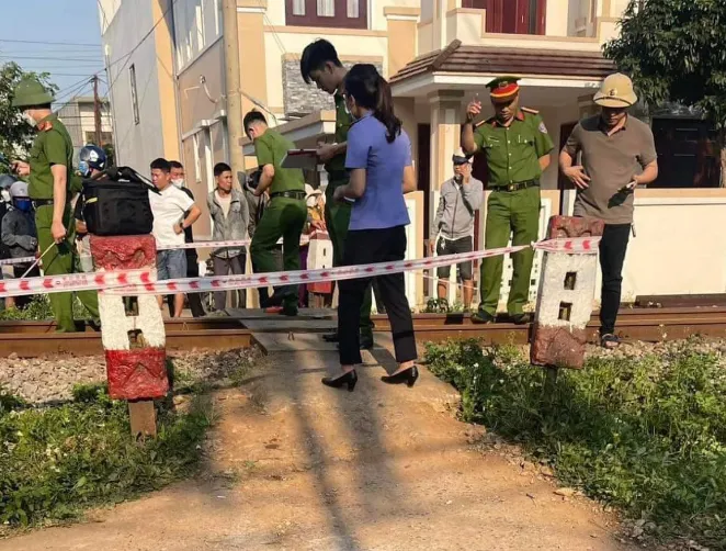 Xe máy va chạm với tàu hỏa, một người đàn ông tử vong - Ảnh 1. Xe máy va chạm với tàu hỏa, một người đàn ông tử vong - Ảnh 1.
