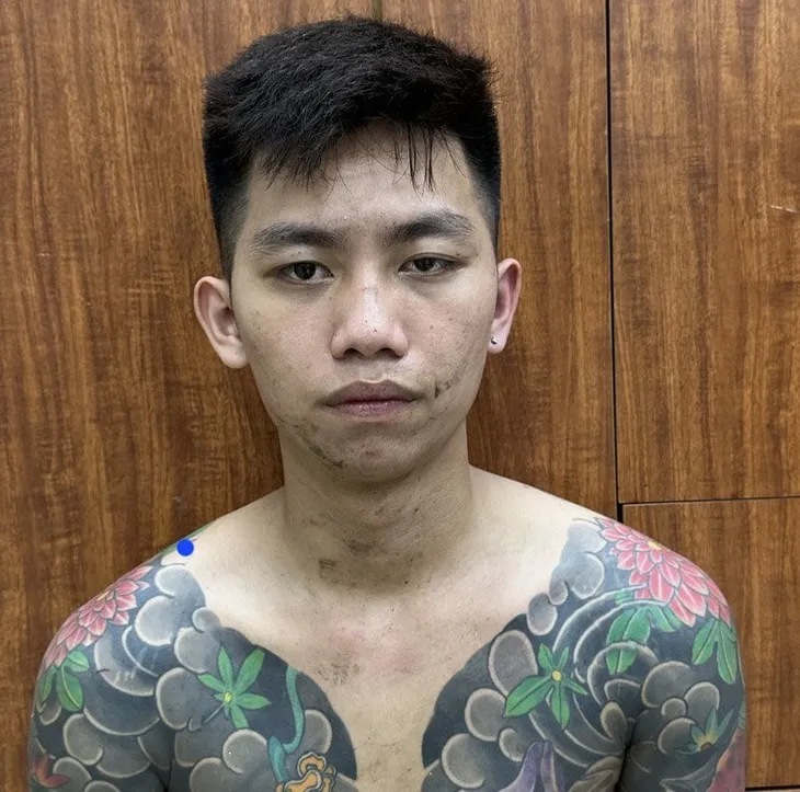 Bắt được tài xế lái ô tô, hất cảnh sát trên capo văng xuống đường - Ảnh 1. Bắt được tài xế lái ô tô, hất cảnh sát trên capo văng xuống đường - Ảnh 1.