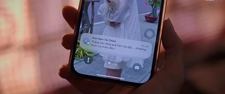 Mình yêu nhau, bình yên thôi - Tập 28: Bà Thu đọc được tin nhắn bất ổn từ điện thoại của Ngọc - Ảnh 1. Mình yêu nhau, bình yên thôi - Tập 28: Bà Thu đọc được tin nhắn bất ổn từ điện thoại của Ngọc - Ảnh 1.