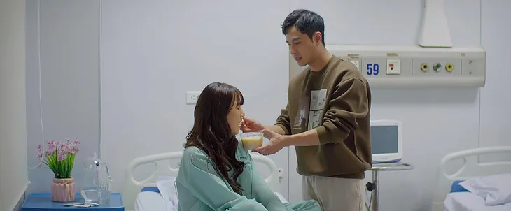Mình yêu nhau, bình yên thôi - Tập 28: Đức Anh đút cháo cho Hân, suýt đánh nhau - Ảnh 1. Mình yêu nhau, bình yên thôi - Tập 28: Đức Anh đút cháo cho Hân, suýt đánh nhau - Ảnh 1.