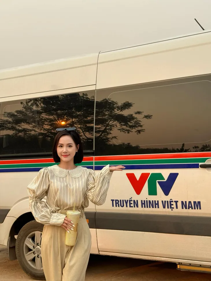 Lỡ hẹn với ngày xanh đóng máy, Minh Thu thay đổi ngoại hình - Ảnh 3. Lỡ hẹn với ngày xanh đóng máy, Minh Thu thay đổi ngoại hình - Ảnh 3.
