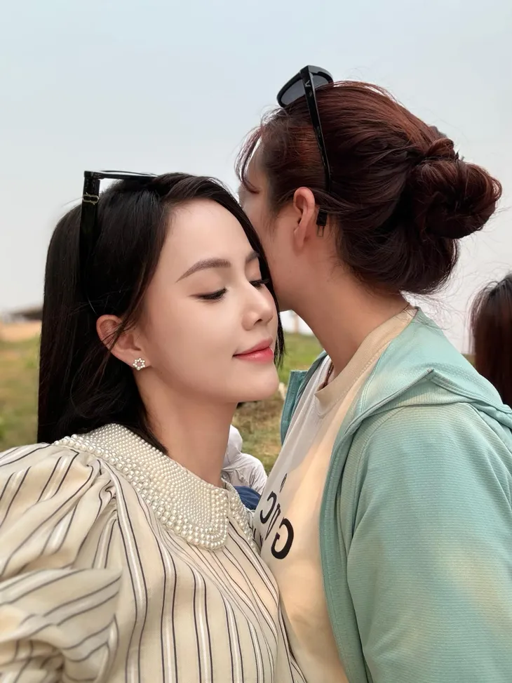 Lỡ hẹn với ngày xanh đóng máy, Minh Thu thay đổi ngoại hình - Ảnh 4. Lỡ hẹn với ngày xanh đóng máy, Minh Thu thay đổi ngoại hình - Ảnh 4.