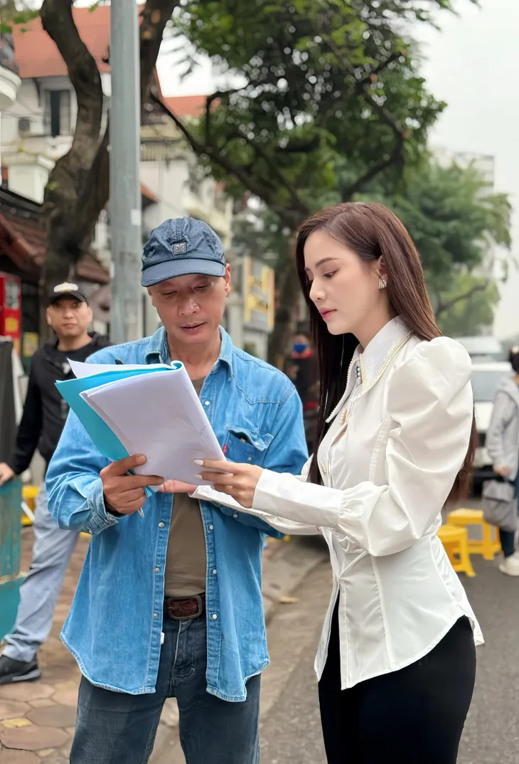 Lỡ hẹn với ngày xanh đóng máy, Minh Thu thay đổi ngoại hình - Ảnh 10. Lỡ hẹn với ngày xanh đóng máy, Minh Thu thay đổi ngoại hình - Ảnh 10.