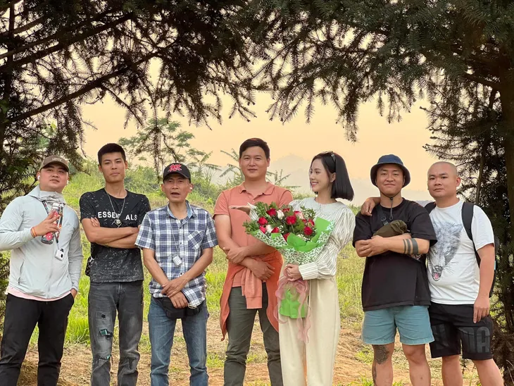 Lỡ hẹn với ngày xanh đóng máy, Minh Thu thay đổi ngoại hình - Ảnh 16. Lỡ hẹn với ngày xanh đóng máy, Minh Thu thay đổi ngoại hình - Ảnh 16.