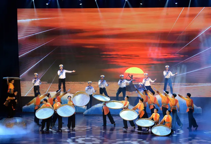 Vùng 2 Hải quân tham gia Liên hoan Nghệ thuật quần chúng - Ảnh 5. Vùng 2 Hải quân tham gia Liên hoan Nghệ thuật quần chúng - Ảnh 5.