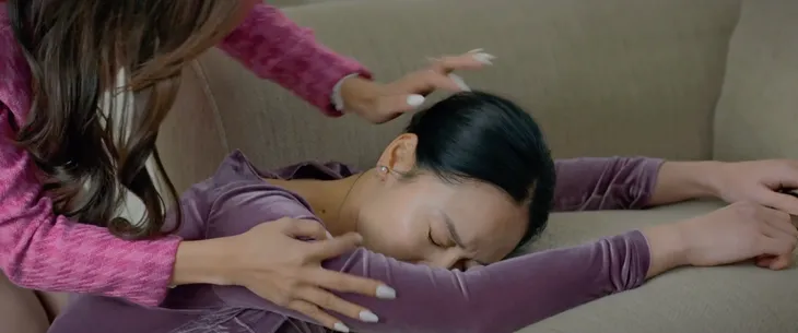 Lỡ hẹn với ngày xanh - Tập 18: Bà Thu Lê giận Giang tới mức ngất lịm phải nhập viện - Ảnh 12. Lỡ hẹn với ngày xanh - Tập 18: Bà Thu Lê giận Giang tới mức ngất lịm phải nhập viện - Ảnh 12.
