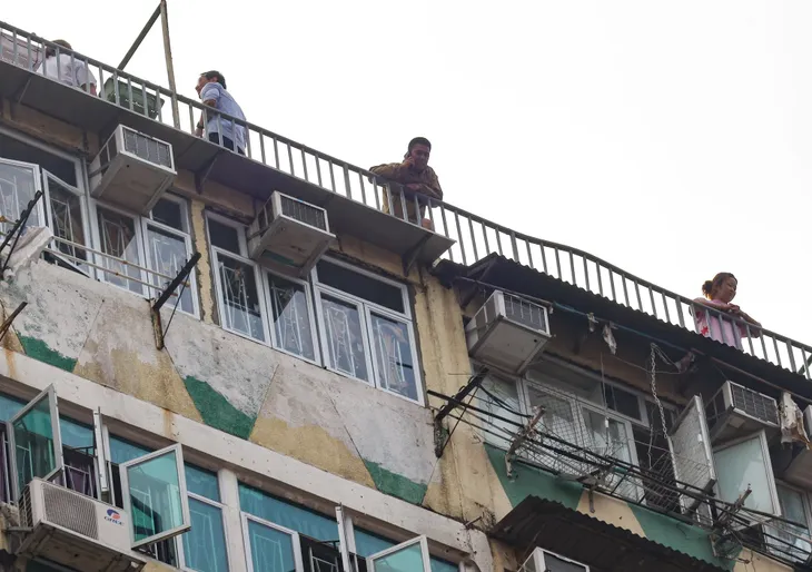 Cháy lớn tại tòa nhà cao tầng ở Hong Kong (Trung Quốc), nhiều người thương vong - Ảnh 3. Cháy lớn tại tòa nhà cao tầng ở Hong Kong (Trung Quốc), nhiều người thương vong - Ảnh 3.