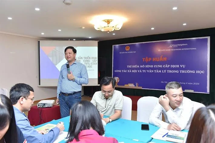 Tập huấn thí điểm cung cấp dịch vụ công tác xã hội và tư vấn tâm lý trong trường học - Ảnh 2. Tập huấn thí điểm cung cấp dịch vụ công tác xã hội và tư vấn tâm lý trong trường học - Ảnh 2.