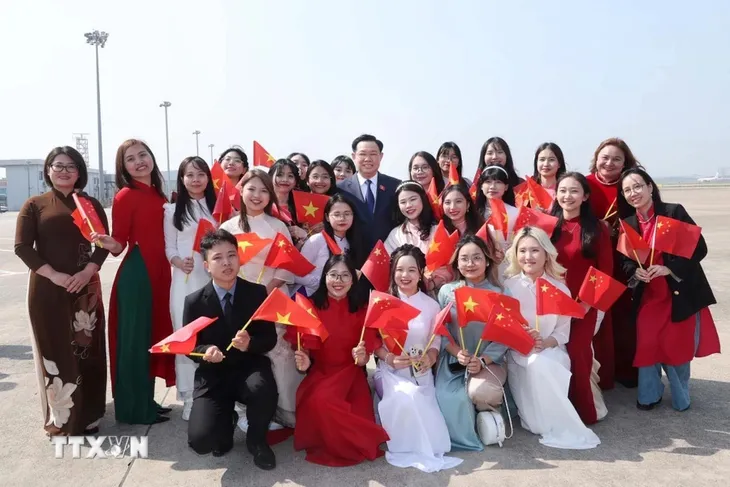 Chủ tịch Quốc hội Vương Đình Huệ thăm và làm việc tại thành phố Thượng Hải - Ảnh 1. Chủ tịch Quốc hội Vương Đình Huệ thăm và làm việc tại thành phố Thượng Hải - Ảnh 1.