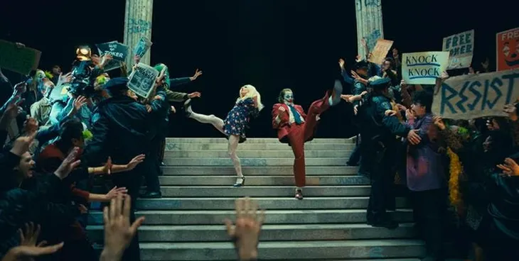 Hé lộ tạo hình của Lady Gaga trong bom tấn Joker: Folie À Deux - Ảnh 6. Hé lộ tạo hình của Lady Gaga trong bom tấn Joker: Folie À Deux - Ảnh 6.