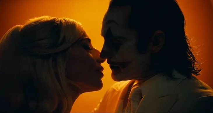 Hé lộ tạo hình của Lady Gaga trong bom tấn Joker: Folie À Deux - Ảnh 5. Hé lộ tạo hình của Lady Gaga trong bom tấn Joker: Folie À Deux - Ảnh 5.