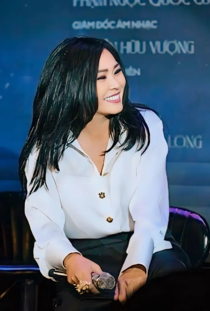 Phương Thanh đính chính thông tin về bạn trai, Hồng Diễm cười tươi bên người yêu cũ và chồng - Ảnh 1. Phương Thanh đính chính thông tin về bạn trai, Hồng Diễm cười tươi bên người yêu cũ và chồng - Ảnh 1.