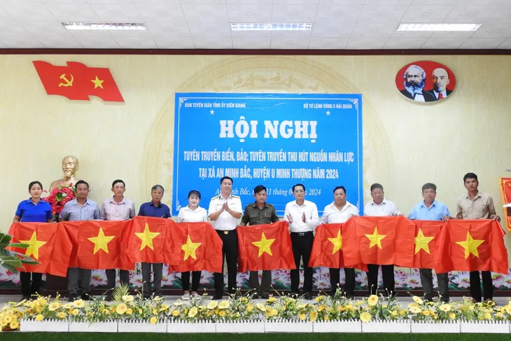 Tuyên truyền, thu hút thanh niên dự tuyển vào Quân chủng Hải quân - Ảnh 3. Tuyên truyền, thu hút thanh niên dự tuyển vào Quân chủng Hải quân - Ảnh 3.