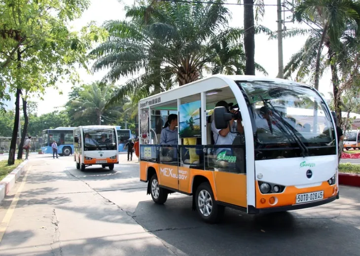 TP Hồ Chí Minh thí điểm dịch vụ xe điện tham quan, du lịch khu trung tâm - Ảnh 1. TP Hồ Chí Minh thí điểm dịch vụ xe điện tham quan, du lịch khu trung tâm - Ảnh 1.