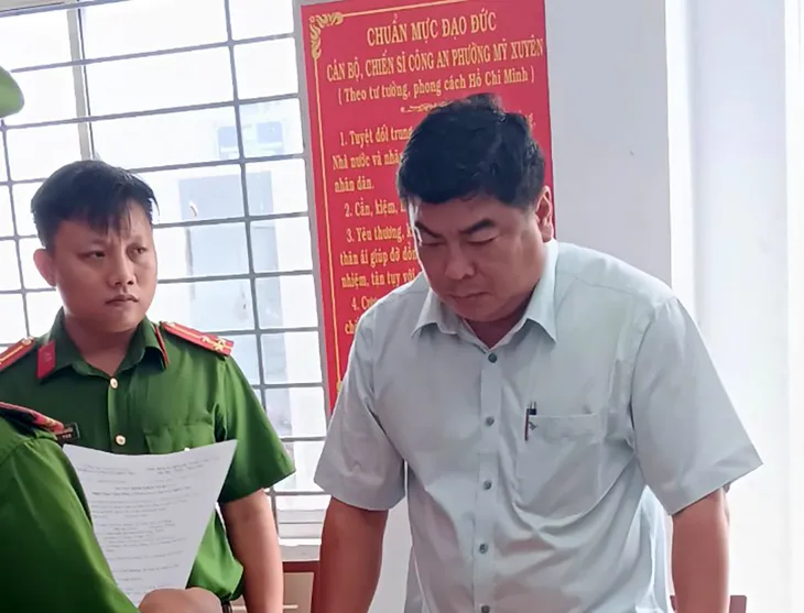 Khởi tố, bắt tạm giam Phó Chủ tịch UBND TP Long Xuyên (An Giang) - Ảnh 1. Khởi tố, bắt tạm giam Phó Chủ tịch UBND TP Long Xuyên (An Giang) - Ảnh 1.