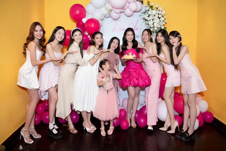 Huyền Baby và loạt sao du hí Nhật Bản, diva Hồng Nhung trẻ trung - Ảnh 10. Huyền Baby và loạt sao du hí Nhật Bản, diva Hồng Nhung trẻ trung - Ảnh 10.