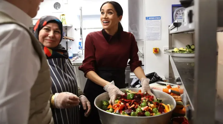 Vợ chồng Harry và Meghan trở lại với show truyền hình - Ảnh 1. Vợ chồng Harry và Meghan trở lại với show truyền hình - Ảnh 1.