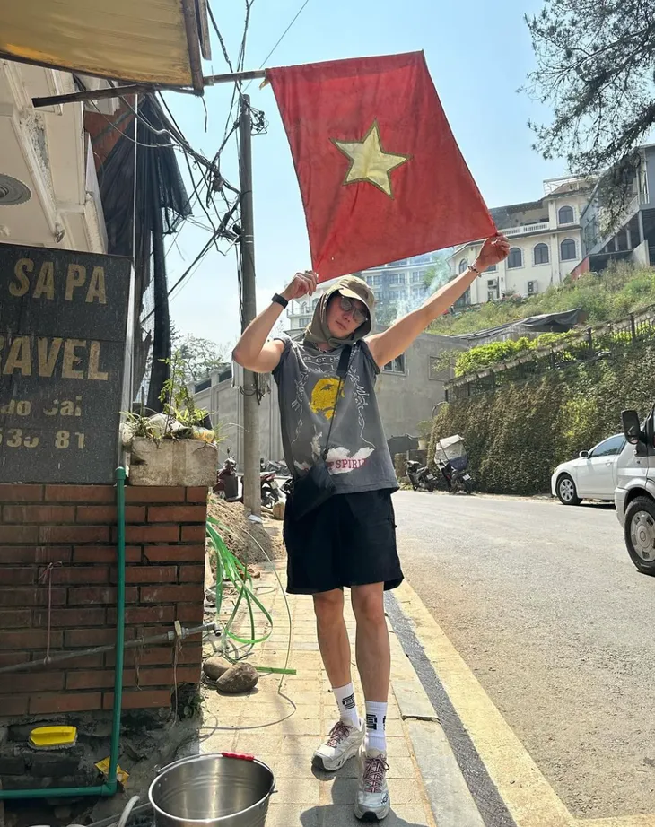 Jung Il Woo hạnh phúc khi nghỉ dưỡng tại Việt Nam - Ảnh 5. Jung Il Woo hạnh phúc khi nghỉ dưỡng tại Việt Nam - Ảnh 5.